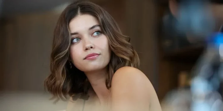 თურქული მედიის ინფორმაციით აფრა სარაჩოღლუ მერთ რამაზან დემირს საბოლოოდ დაშორდა და ახალი შეყვარებული ჰყავს – მისი ვინაობა ცნობილია