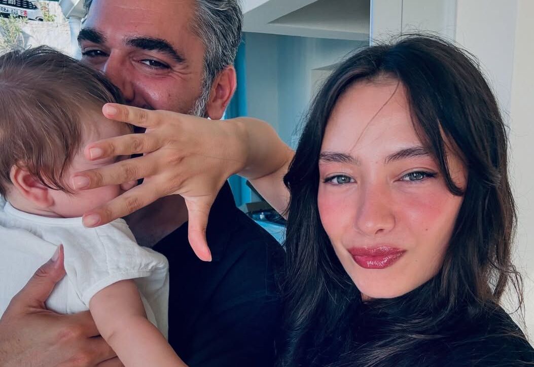 უზარმაზარი სახლია – როგორ სახლში ცხოვრობენ ნესლიჰან ათაგული და ქადირ დოღულუ ვაჟთან ერთად ?