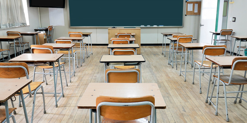 დირბის საჯარო სკოლაში ტოპები, დეკოლტეები, კორსეტები და დახეული ჯინსები აკრძალეს