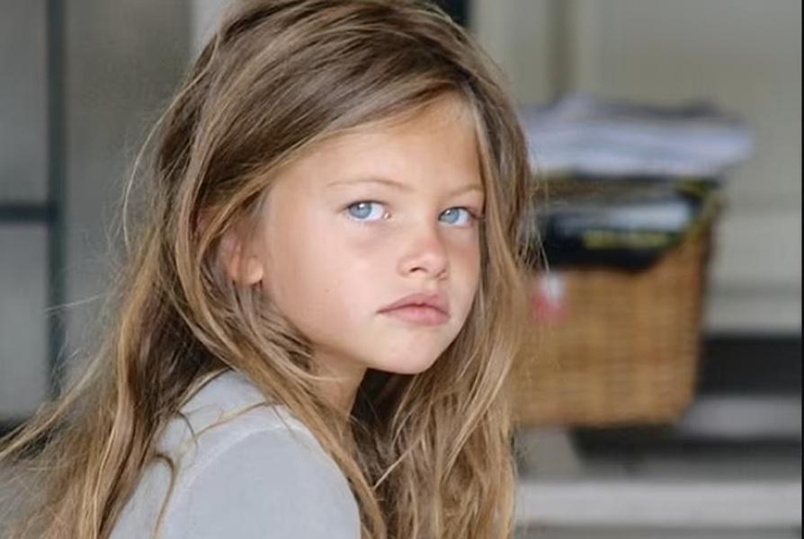 ის წარსულში მსოფლიოში ყველაზე ლამაზ ბავშვად დაასახელეს – როგორ გამოიყურება და რას საქმიანობს გოგონა ახლა