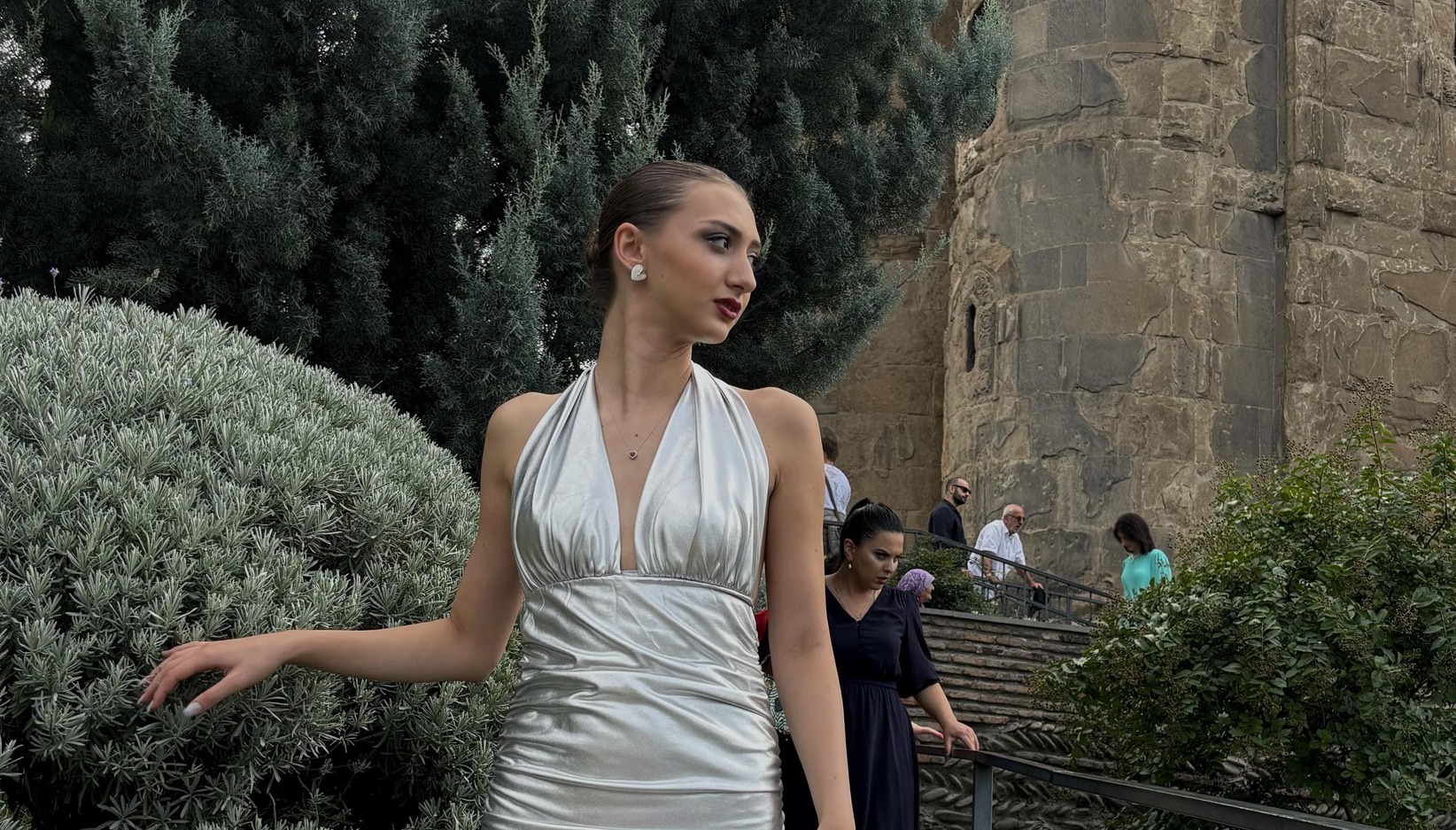 ცნობილია, ავარიისას დაღუპული 20 წლის გოგოს ვინაობა – “3 დღე იბრძოლა, ემიგრაციიდან ჩამოსულ დედას რომ ცოცხალი დახვედროდა… ნახა და 3 წუთში დაიღუპა” – უმძიმესი ტრაგედიის დეტალები