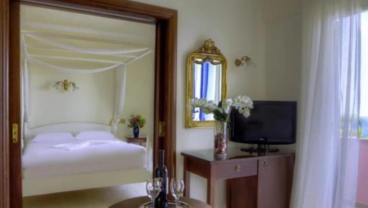 3 ადგილი სახლში, სადაც კატეგორიულად არ შეიძლება სარკის დაკიდება