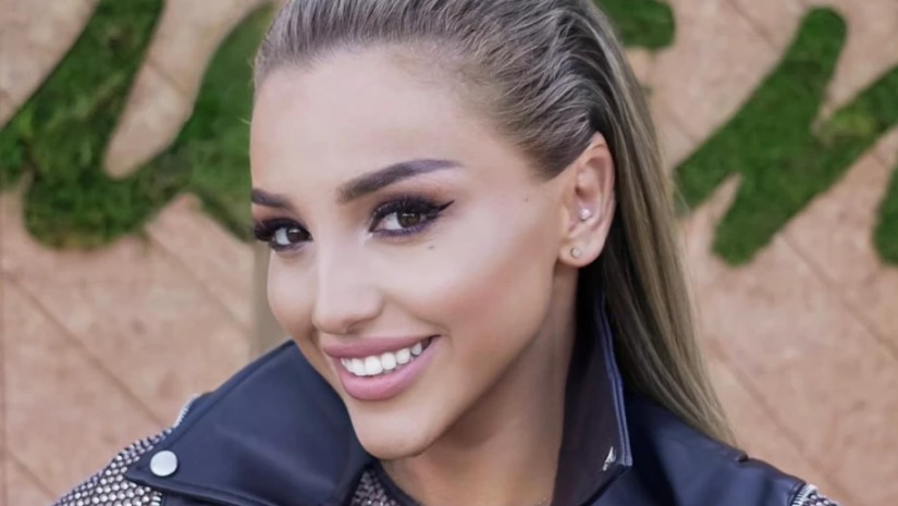 „ახალი წელი, ახალი ცხვირი…“ – ნუცა ბუზალაძემ რინოპლასტიკა გაიკეთა